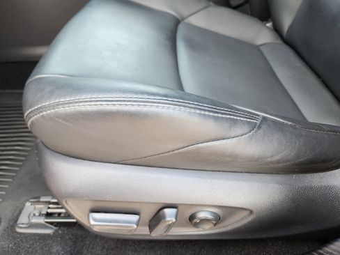 Used 2023 Toyota Venza Nightshade image 18