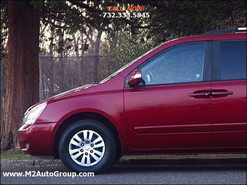 Used 2012 Kia Sedona LX image 18