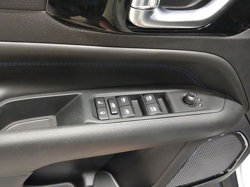 New 2026 Jeep Compass Latitude image 25