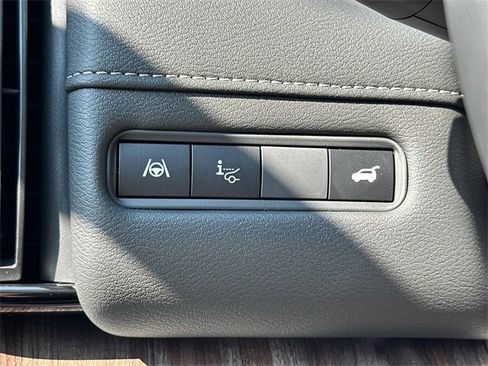 New 2025 Nissan Armada SL w/ Captain's Chari Seat Package image 18