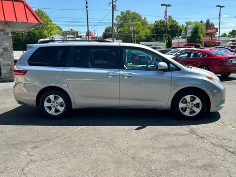 Used 2015 Toyota Sienna LE FWD image 8