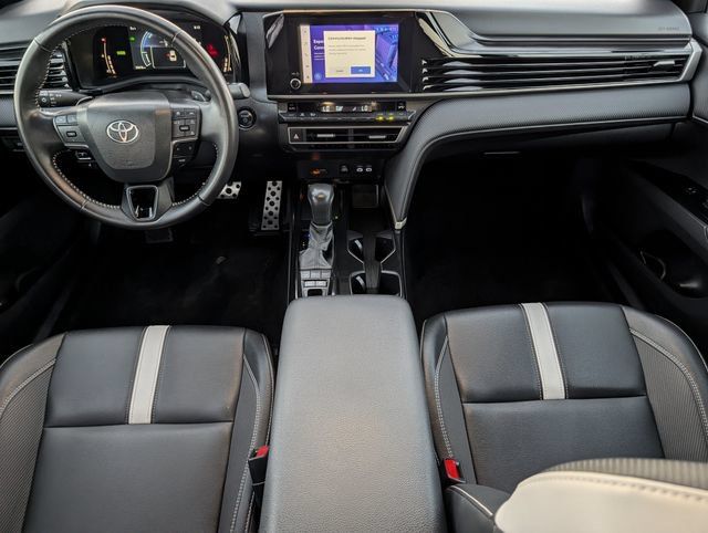 Used 2025 Toyota Camry SE FWD image 11