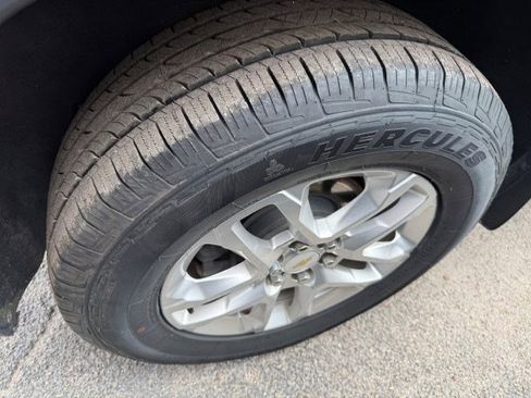 Used 2021 Chevrolet Traverse LS image 8