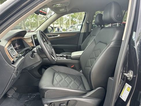 Used 2025 Volkswagen Atlas SE image 13