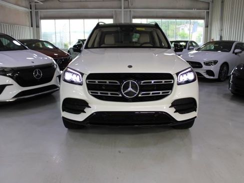 Used 2023 Mercedes-Benz GLS 450 4MATIC w/ AMG Line Exterior image 40