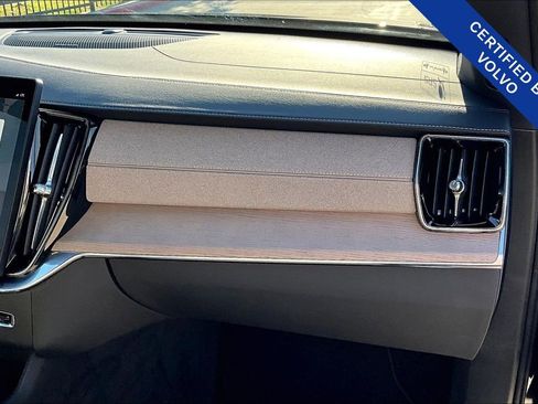 Certified 2025 Volvo XC90 B6 Plus image 21