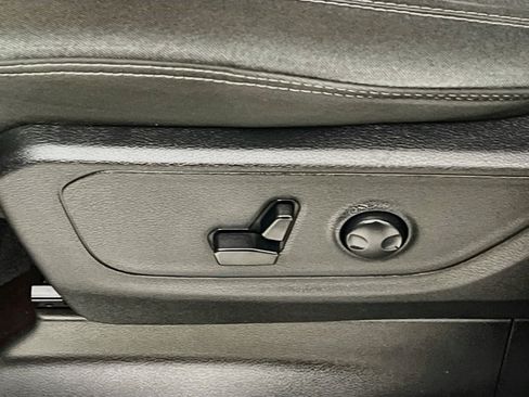 Used 2025 RAM 1500 Big Horn RWD image 16