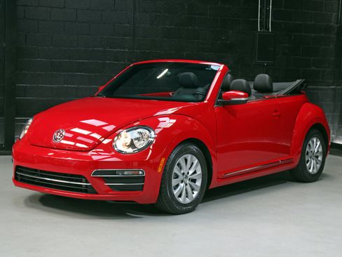 Used 2018 Volkswagen Beetle 2.0T S image 73