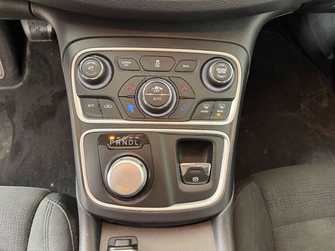 Used 2016 Chrysler 200 Limited w/ Convenience Group FWD image 22