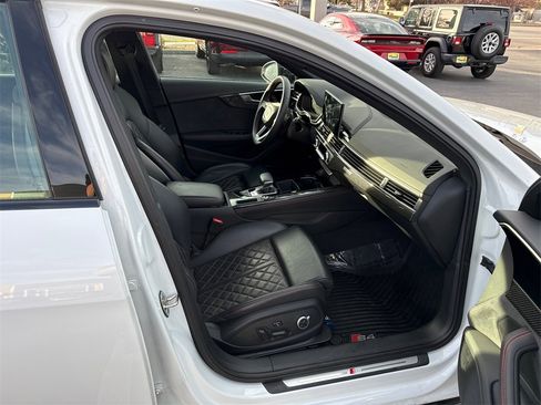 Used 2023 Jeep Wrangler Unlimited Rubicon 4xe w/ Steel Bumper Group image 32