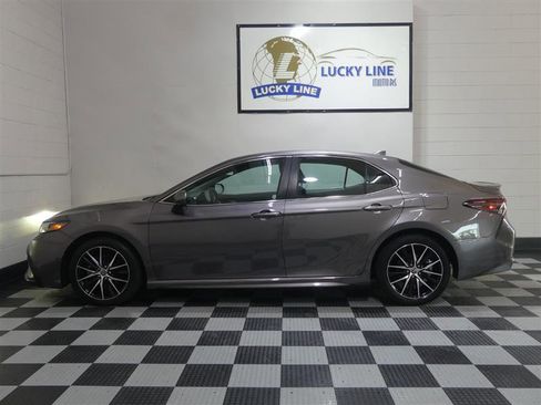 Used 2021 Toyota Camry SE FWD image 7