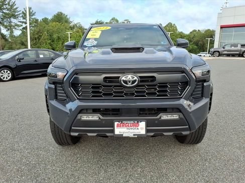 Used 2024 Toyota Tacoma TRD Sport w/ TRD Sport Upgrade Package AWD/4WD image 8