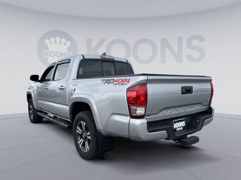 Used 2016 Toyota Tacoma TRD Sport w/ Towing Package AWD/4WD image 4