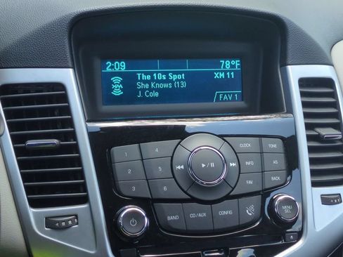 Used 2013 Chevrolet Cruze LS FWD image 18