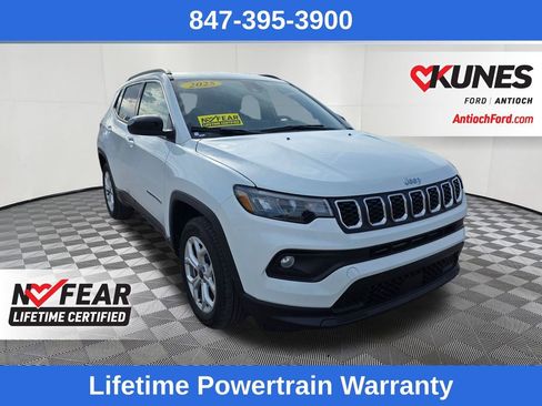 Used 2025 Jeep Compass Latitude image 1