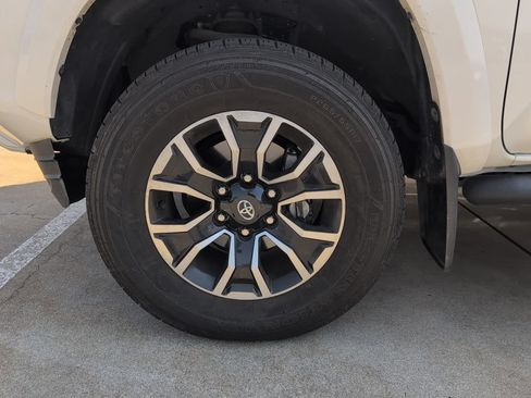 Used 2021 Toyota Tacoma TRD Sport w/ Technology Package RWD image 9