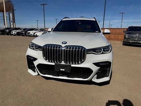 Used 2022 BMW X7 xDrive40i w/ M Sport Package image 3