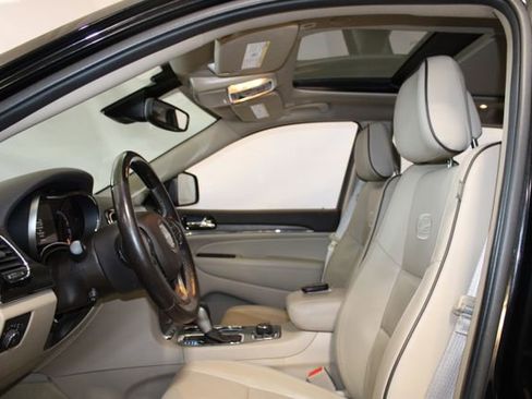 Used 2021 Jeep Grand Cherokee Overland AWD/4WD image 8