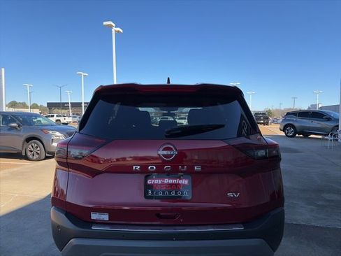 Used 2023 Nissan Rogue SV image 3