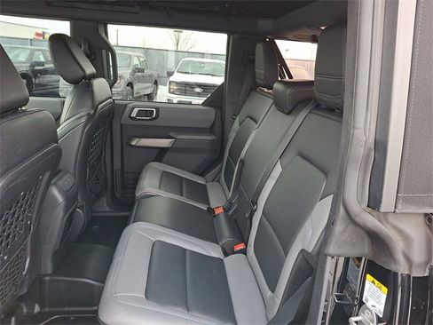 Used 2021 Ford Bronco Black Diamond w/ Sasquatch Package image 10