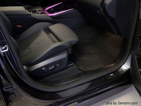 Used 2025 BMW X3 xDrive30i w/ Premium Package image 35