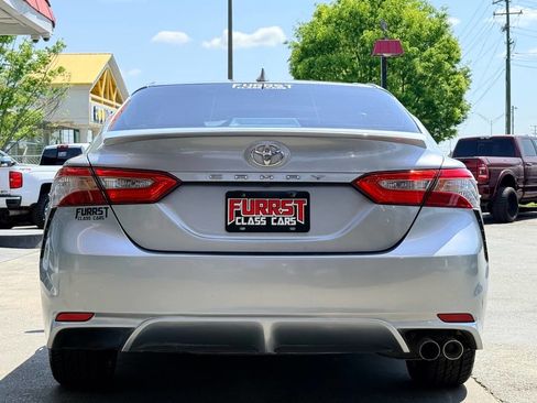 Used 2019 Toyota Camry SE image 4