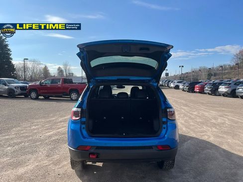 Used 2025 Jeep Compass Trailhawk image 8