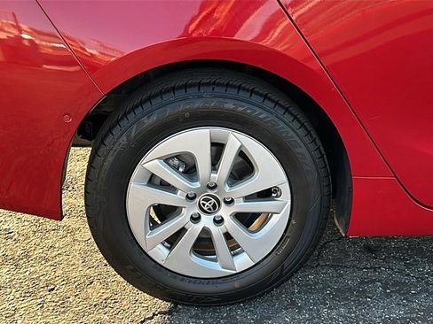 Used 2019 Toyota Prius LE image 7