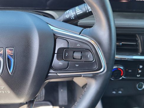 Used 2025 Buick Encore GX Sport Touring image 28