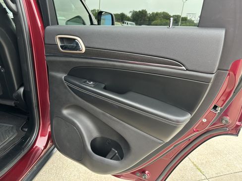 Used 2017 Jeep Grand Cherokee Limited AWD/4WD image 27