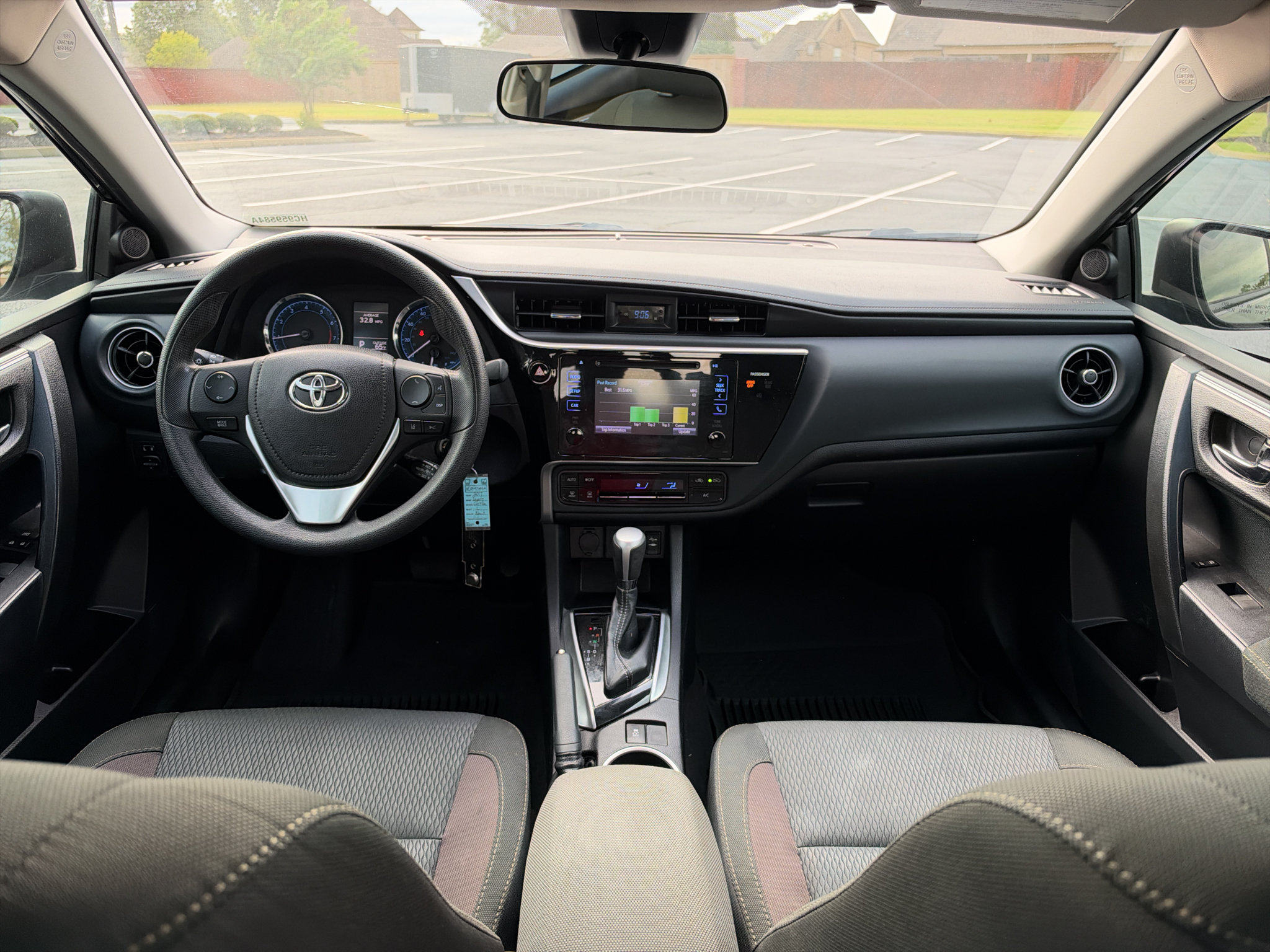 Used 2017 Toyota Corolla LE FWD image 17