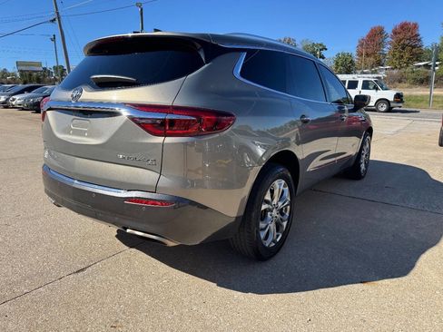Used 2018 Buick Enclave Avenir w/ Avenir Technology Package image 9