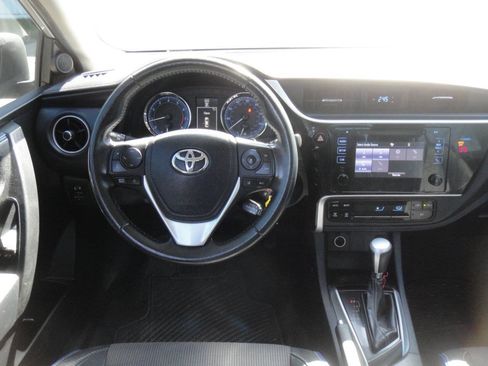 Used 2019 Toyota Corolla SE FWD image 9