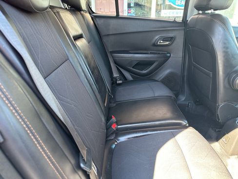 Used 2019 Chevrolet Trax LT w/ LT Convenience Package image 13