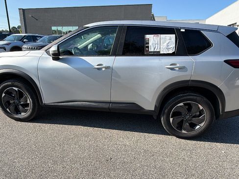 Used 2024 Nissan Rogue SV AWD/4WD image 11