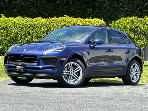 Certified 2025 Porsche Macan AWD/4WD image 1