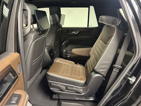 Certified 2025 GMC Yukon Denali Ultimate w/ LPO, Floor Liner Package image 31