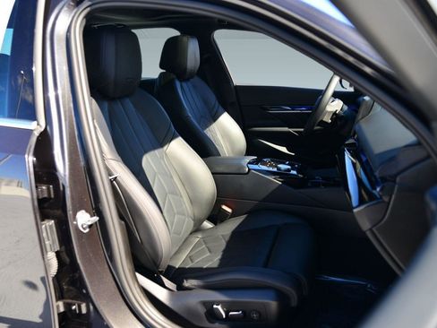 Used 2024 BMW i5 eDrive40i w/ Premium Package image 18