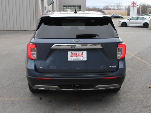 Used 2021 Ford Explorer XLT w/ Equipment Group 202A image 6