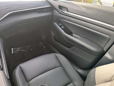 Used 2025 Nissan Altima 2.5 SL FWD image 16