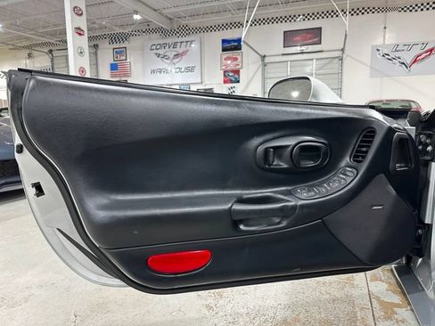 Used 2002 Chevrolet Corvette Convertible w/ Preferred Equipment Group2 RWD image 13