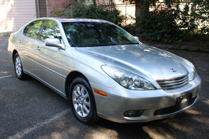 Used 2003 Lexus ES 330 w/ Premium Pkg FWD image 2