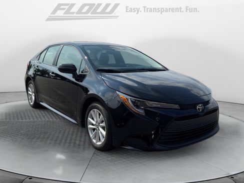Used 2026 Toyota Corolla LE w/ LE Premium Package FWD image 1