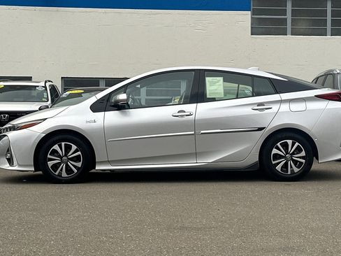 Used 2017 Toyota Prius Prime Advanced image 7
