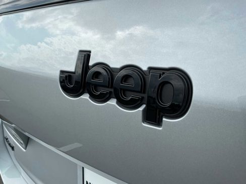 New 2025 Jeep Grand Cherokee L Altitude image 17