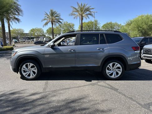 Used 2023 Volkswagen Atlas SE w/ Panoramic Sunroof Package FWD image 2