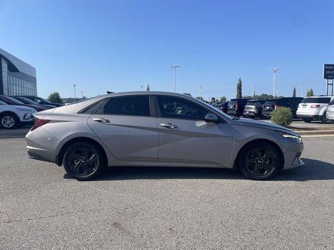 Used 2022 Hyundai Elantra SEL image 8
