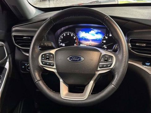 Used 2022 Ford Explorer XLT w/ Equipment Group 202A AWD/4WD image 18