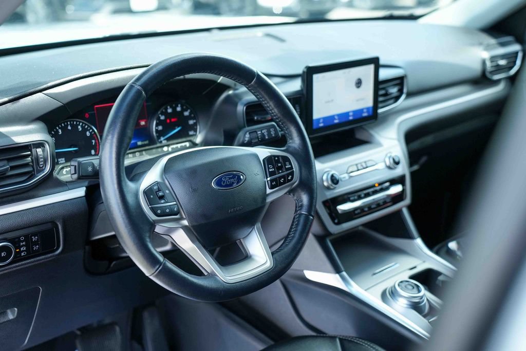 Used 2023 Ford Explorer XLT w/ Equipment Group 202A AWD/4WD image 25