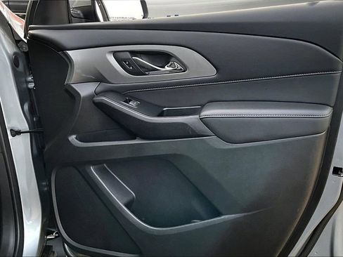 Used 2023 Chevrolet Traverse LT image 30